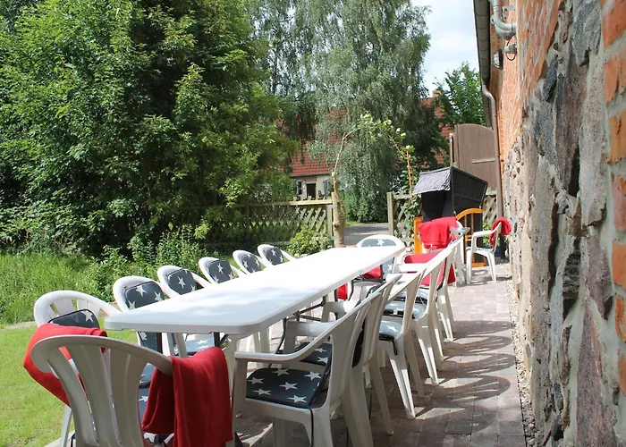 Gutshaus In Mit Teich Dom wakacyjny