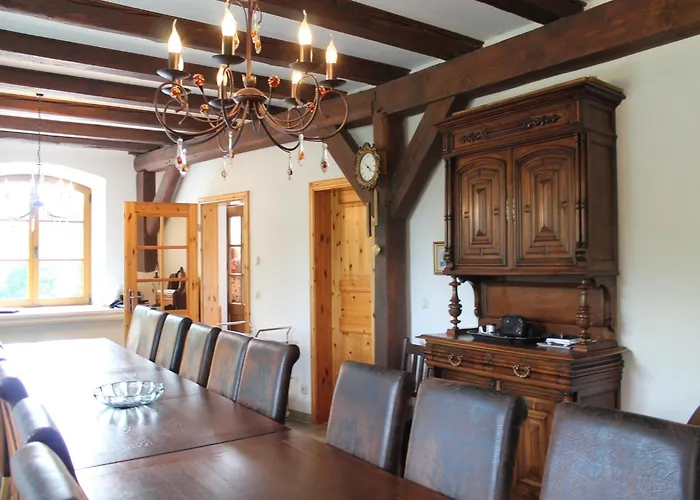 Gutshaus In Mit Teich Dom wakacyjny *